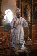 В день празднования Иверской иконы Божией Матери епископ Софроний совершил Литургию в Знаменском храме села Красный Куток