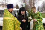 В праздник Входа Господня в Иерусалим епископ Софроний совершил Литургию в храме апостола Иакова города Губкина