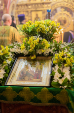 В праздник Входа Господня в Иерусалим епископ Софроний совершил Литургию в храме апостола Иакова города Губкина