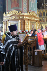 Епископ Софроний совершил вечерню с выносом Плащаницы Спасителя