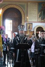 Епископ Софроний совершил вечерню с выносом Плащаницы Спасителя