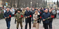 Губкинцы возложили цветы к Вечному огню в День Героев Отечества - Сетевое издание Просторы 31
